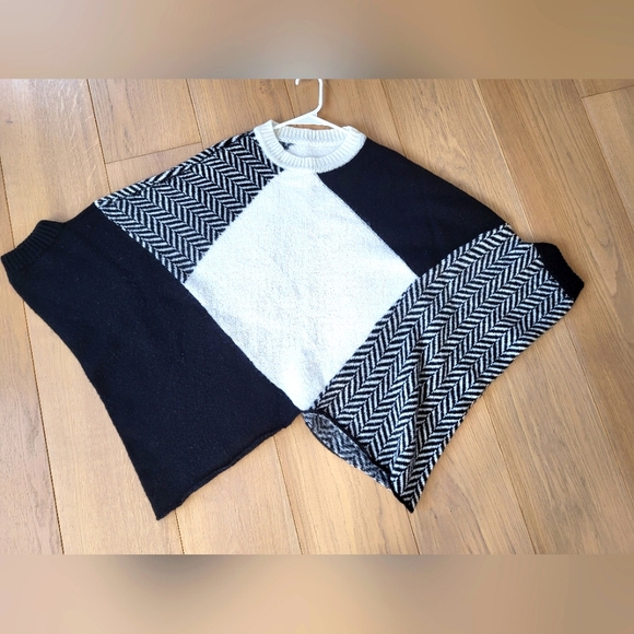 Maje  wool cape top one size fits all - Picture 2 of 5